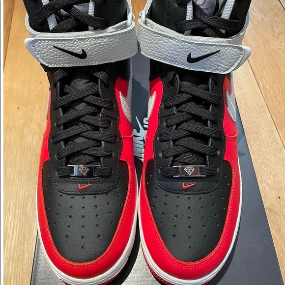 Nike Air Force 1 High ‘07 LV8 EMB Chicago
Size: US 8.5 
Color: Black/grey/red - Picture 3 of 9